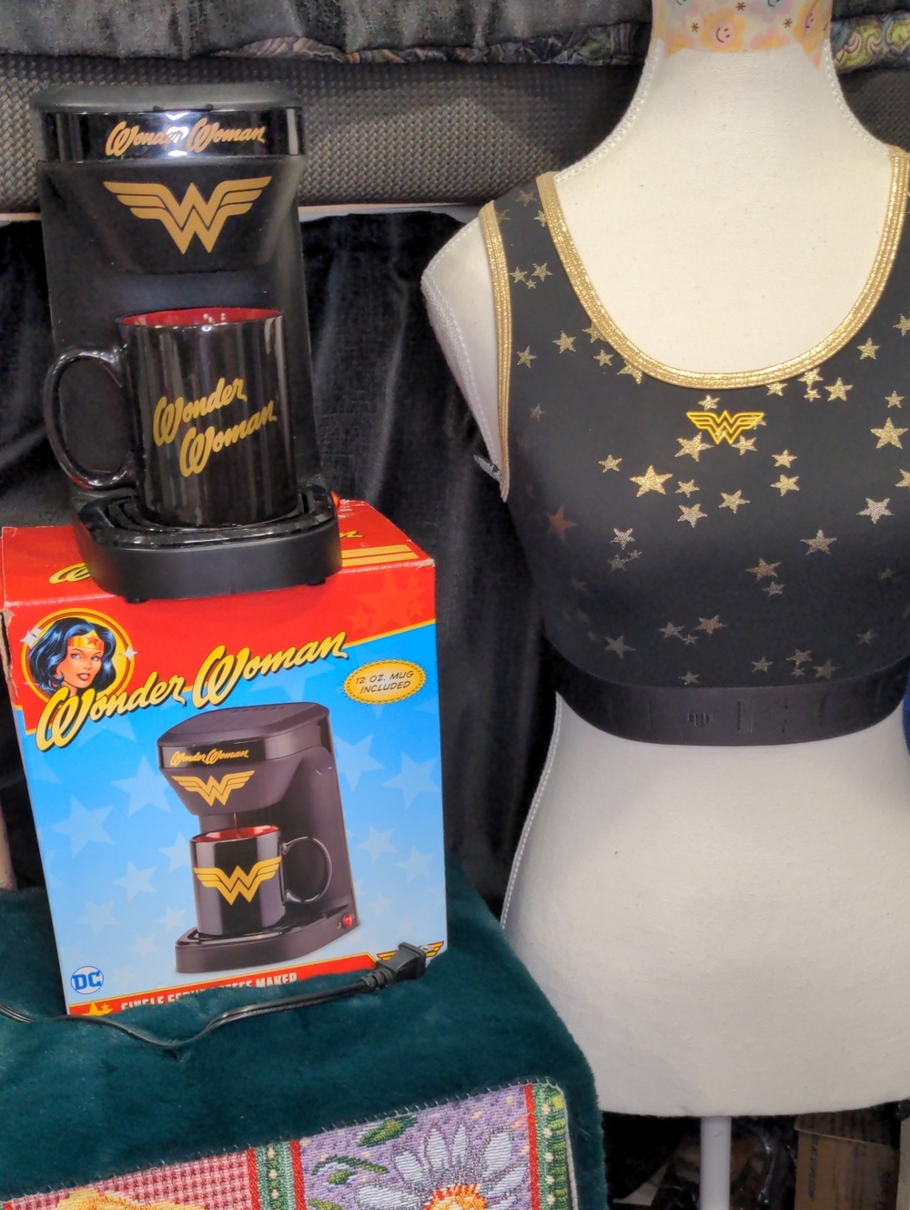 Wonder Woman Black/Gold 1 Cup Coffee Maker Mug Set Paired With WW Bra